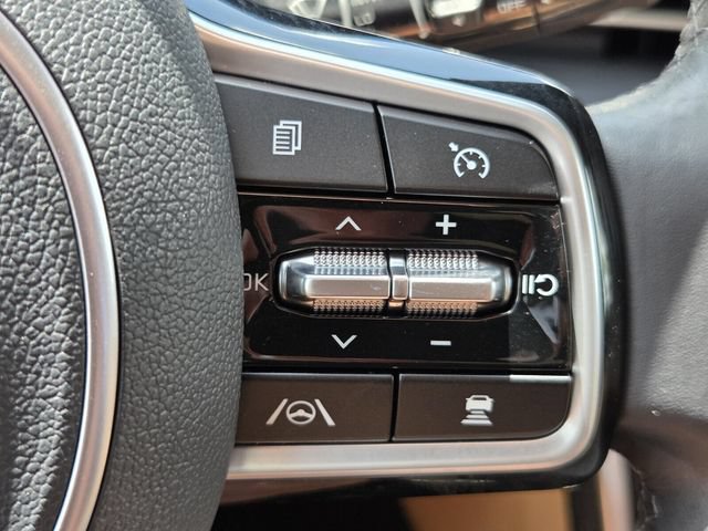 Used 2023 Kia Carnival EX FWD image 25