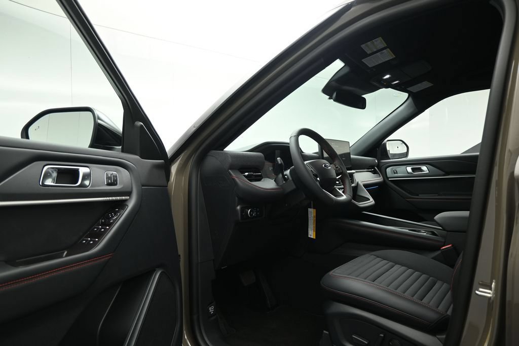 New 2026 Ford Explorer ST-Line w/ ST-Line Street Pack AWD/4WD image 8