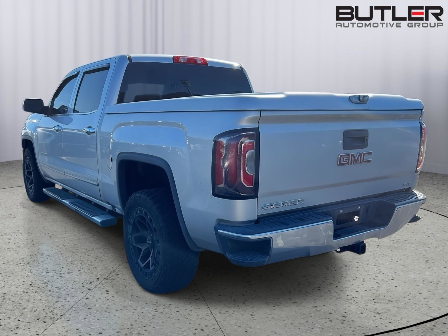 Used 2018 GMC Sierra 1500 SLT w/ SLT Premium Package RWD image 2