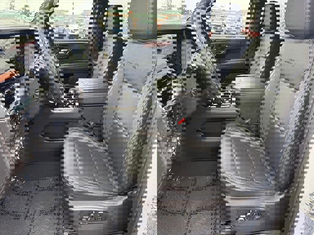 Used 2025 GMC Yukon XL Denali image 5