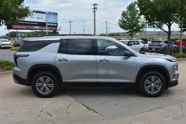 New 2026 Chevrolet Traverse LT w/ Driver Confidence Package FWD image 4