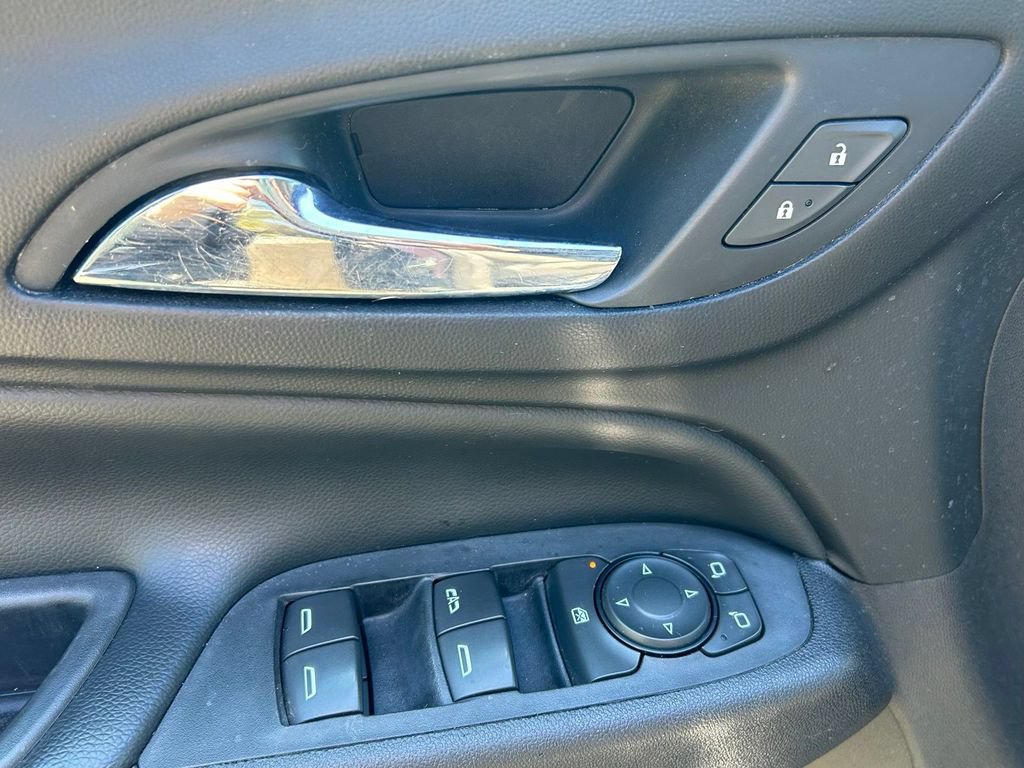 Used 2018 Chevrolet Equinox LT FWD image 15