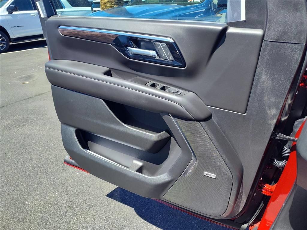 New 2026 Chevrolet Suburban LT RWD image 9