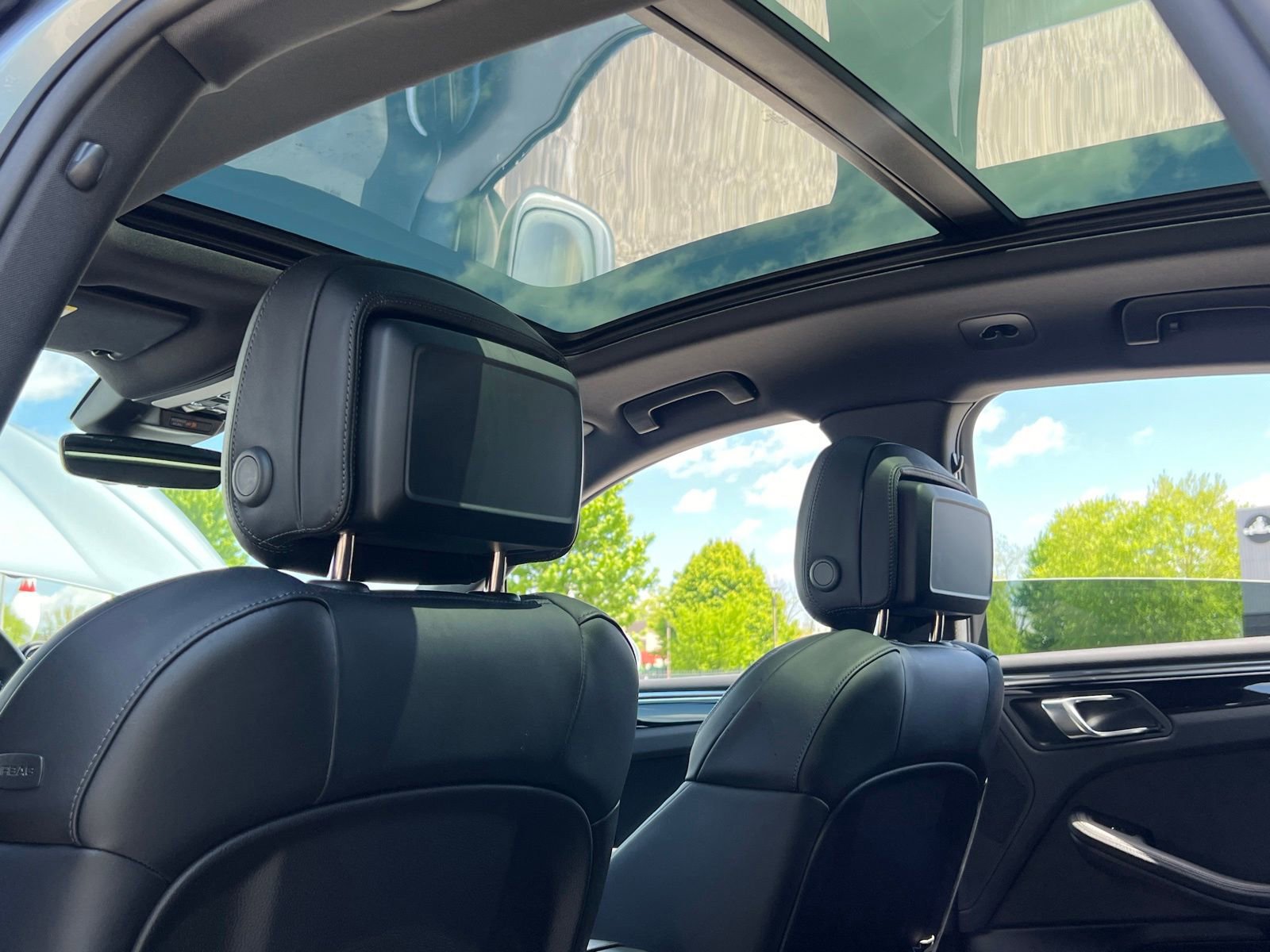 Certified 2025 Porsche Macan AWD/4WD image 23