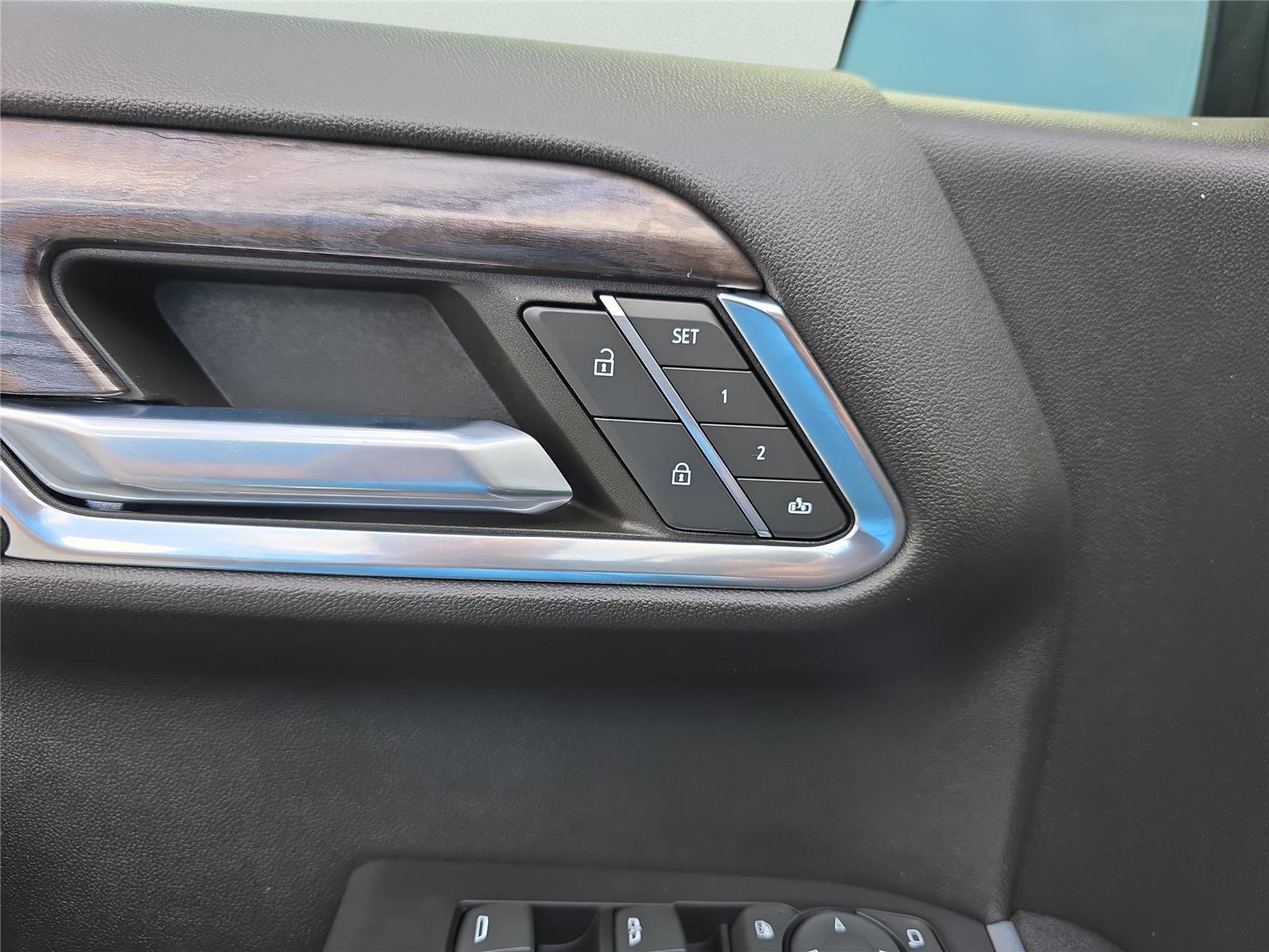 Used 2023 Chevrolet Silverado 1500 LTZ image 18