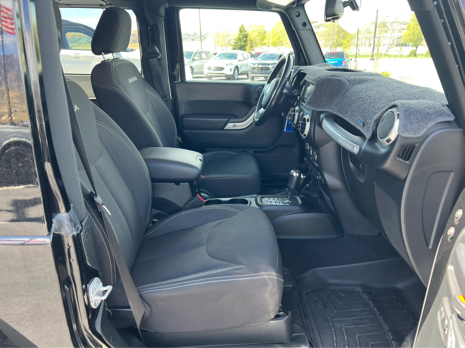 Used 2018 Jeep Wrangler Sahara w/ Connectivity Group image 17