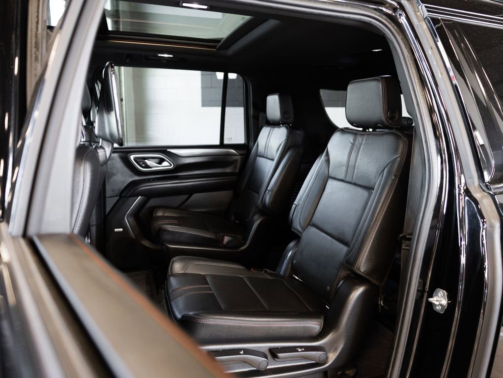 Used 2021 Chevrolet Suburban RST w/ Luxury Package AWD/4WD image 12
