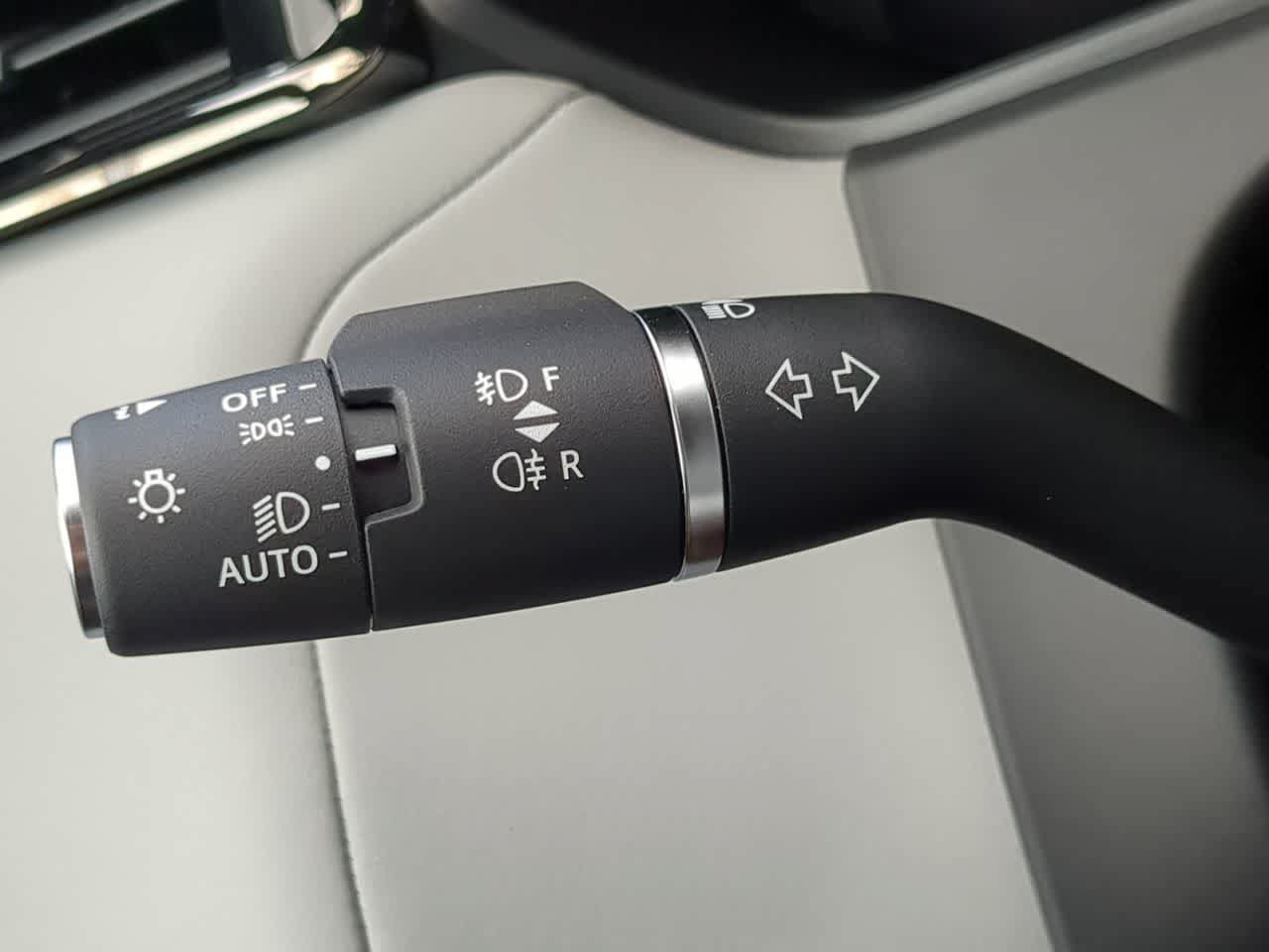 Certified 2026 Land Rover Range Rover Velar Dynamic SE AWD/4WD image 28