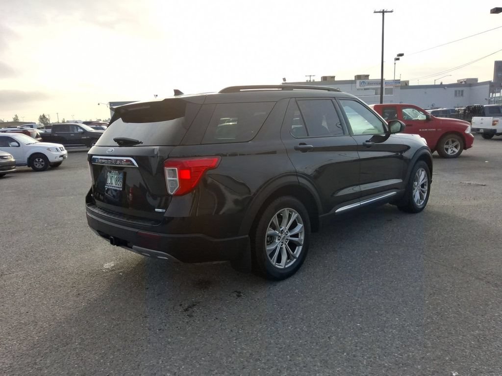Used 2020 Ford Explorer XLT w/ Equipment Group 202A AWD/4WD image 8