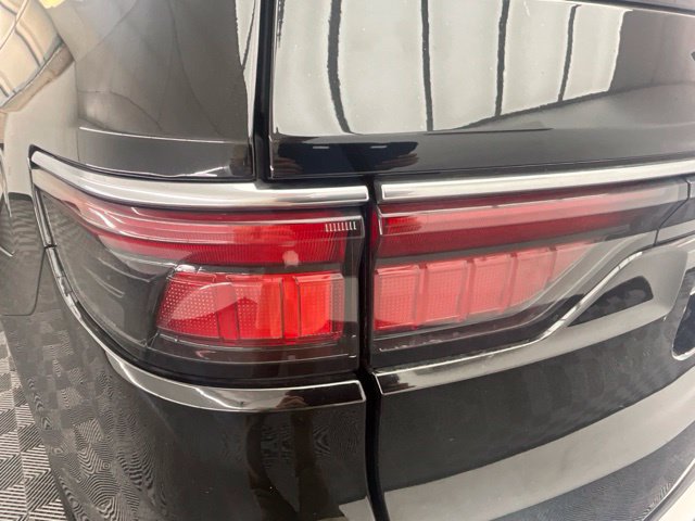 Used 2023 Jeep Wagoneer 4WD w/ Premium Group I image 32