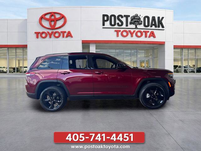 Used 2025 Jeep Grand Cherokee Limited w/ Black Appearance Package AWD/4WD image 5
