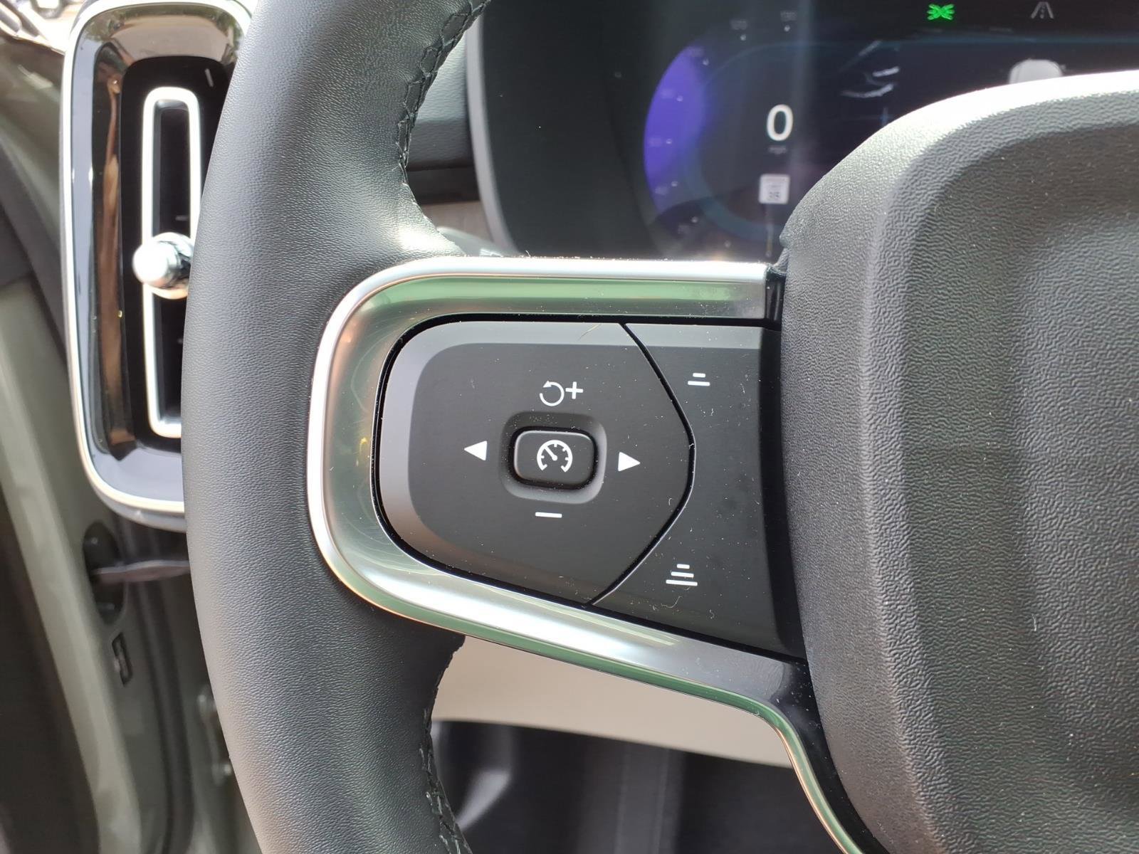 Certified 2023 Volvo XC40 B5 Plus w/ Protection Package Premier AWD/4WD image 25