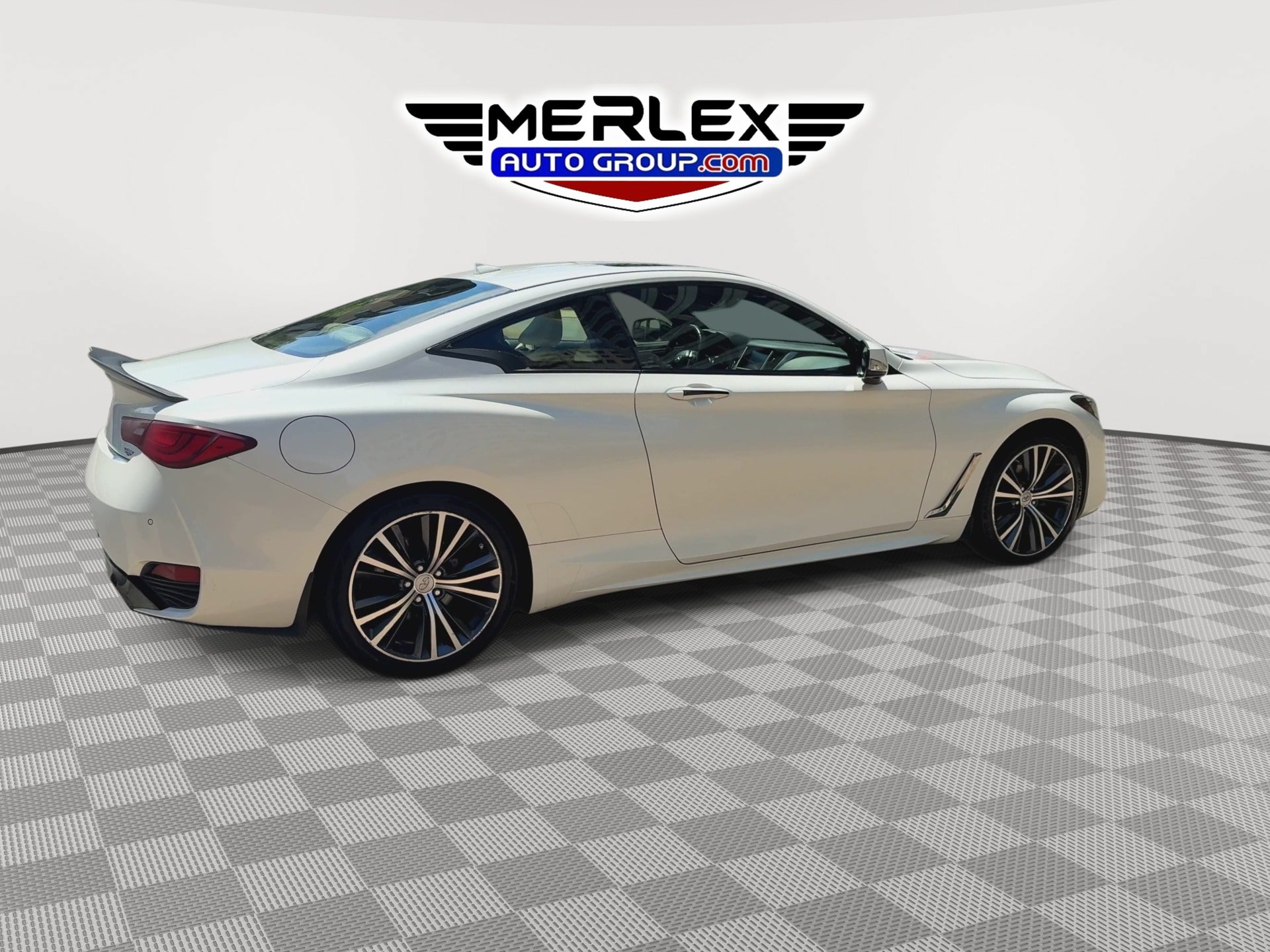 Used 2017 INFINITI Q60 2.0t w/ Premium Plus Package 2.0T AWD/4WD image 8