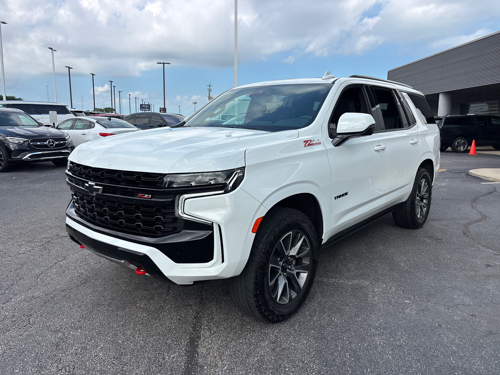 Used 2023 Chevrolet Tahoe Z71 w/ Luxury Package AWD/4WD image 3
