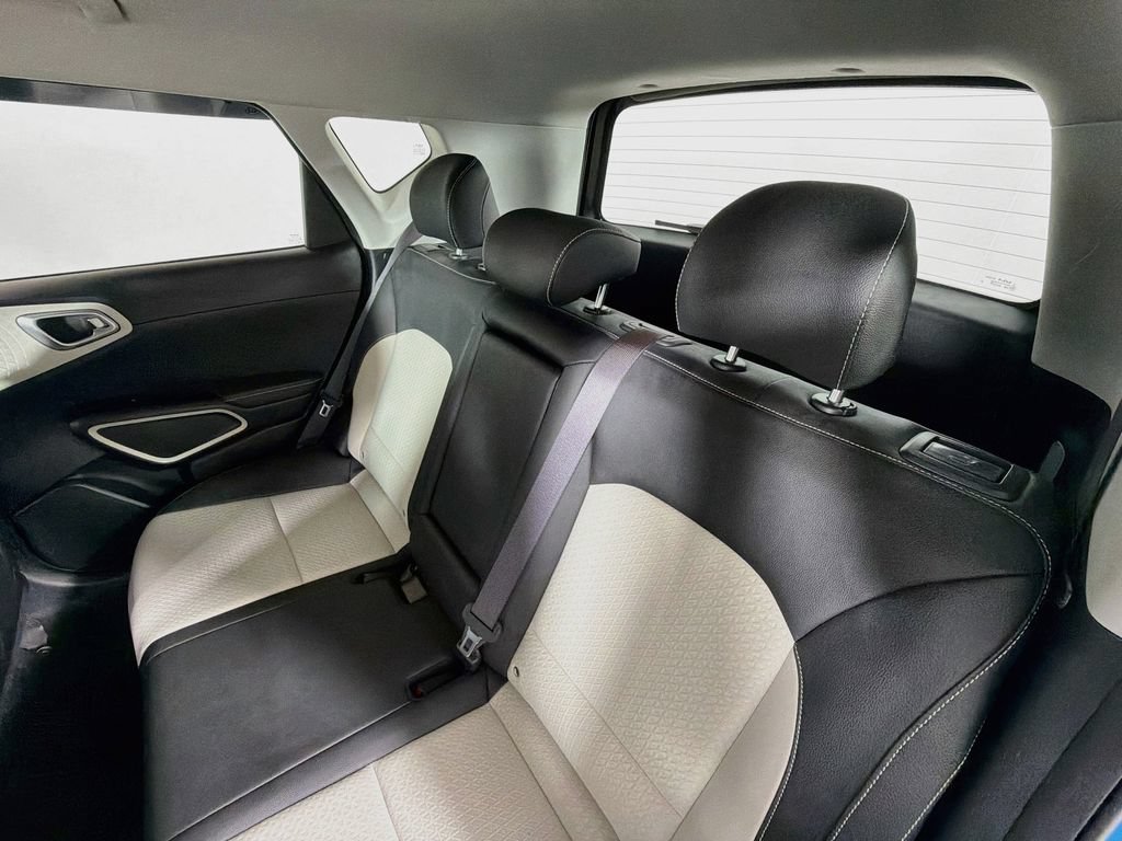 Used 2023 Kia Soul GT-Line FWD image 23