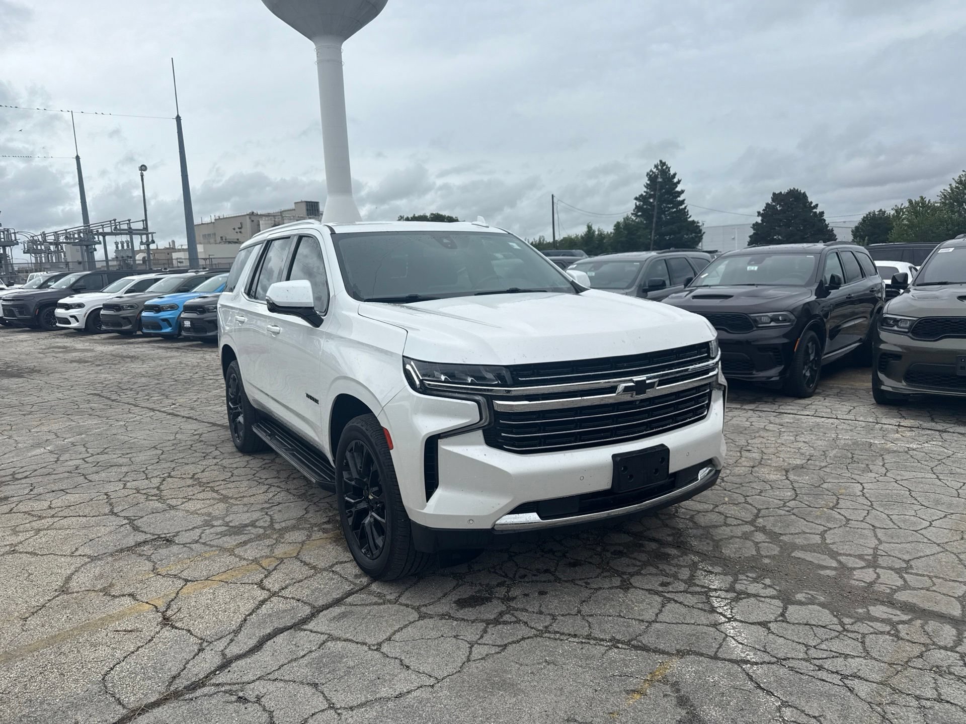 Used 2022 Chevrolet Tahoe LT w/ Luxury Package AWD/4WD image 4