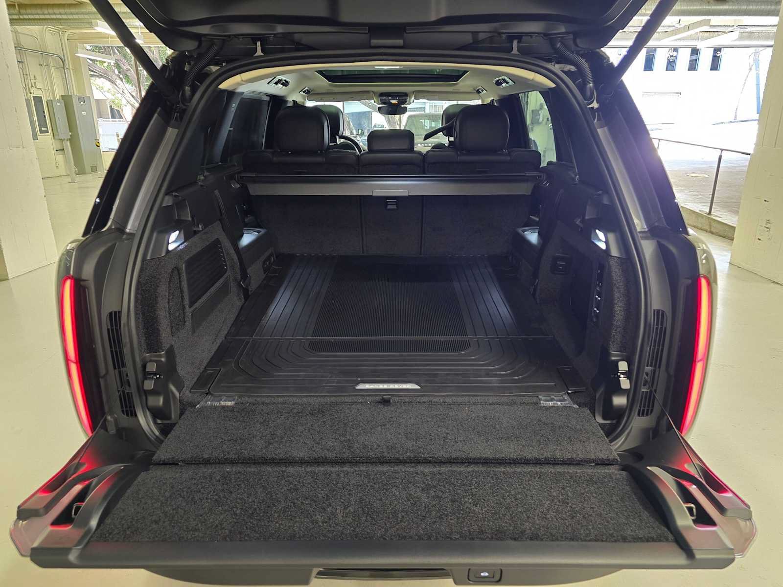 New 2026 Land Rover Range Rover Long Wheelbase SE AWD/4WD image 13