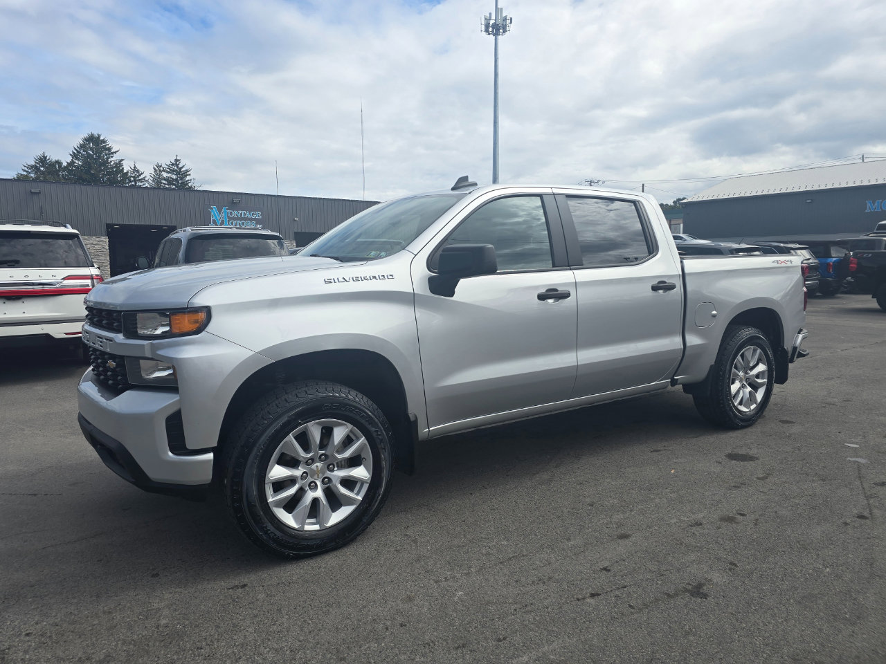 Used 2022 Chevrolet Silverado 1500 Custom image 2