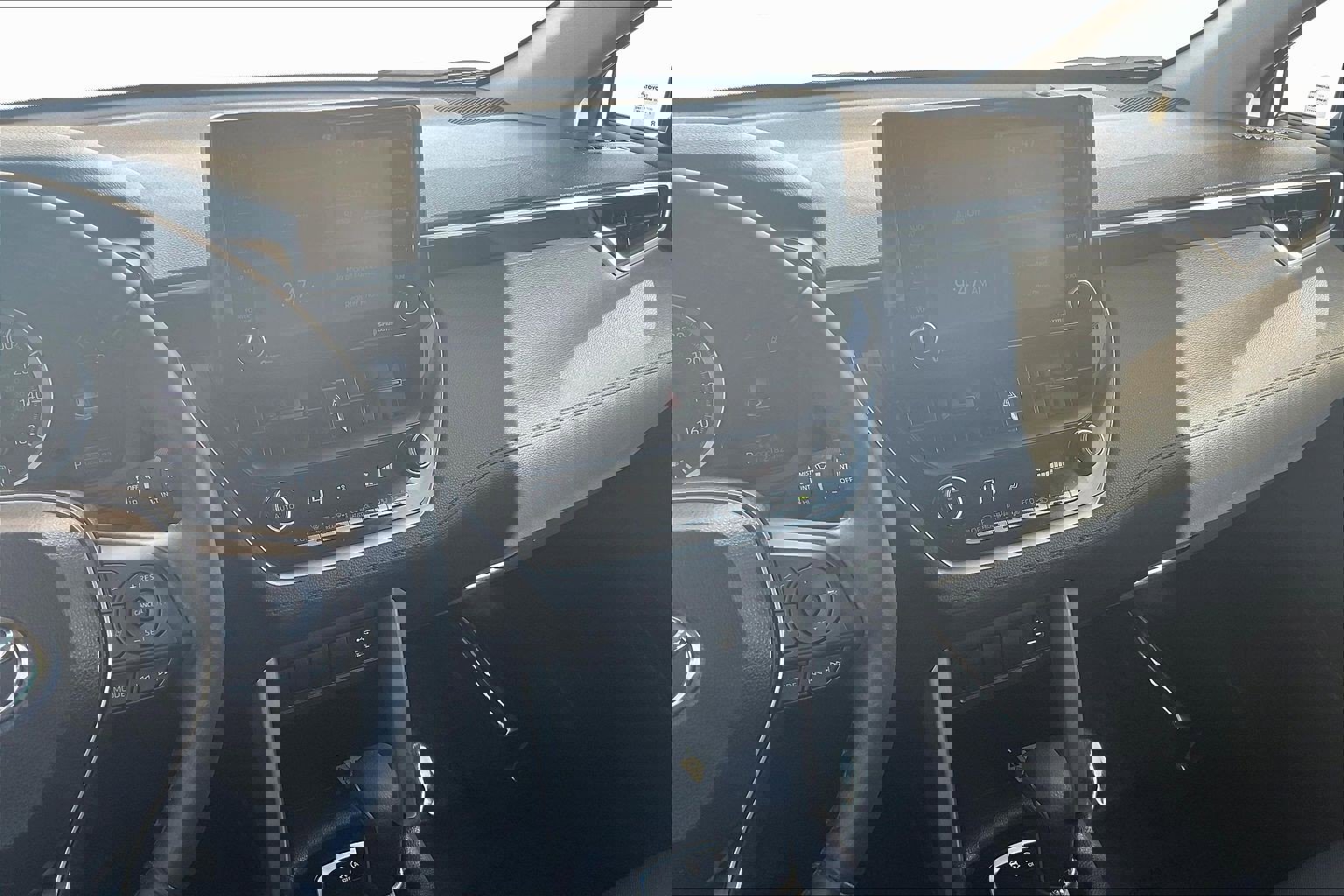 Used 2022 Toyota Corolla Cross LE image 7