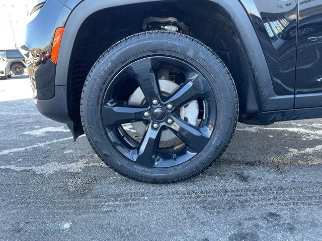Used 2024 Jeep Grand Cherokee Limited w/ Black Appearance Package image 36