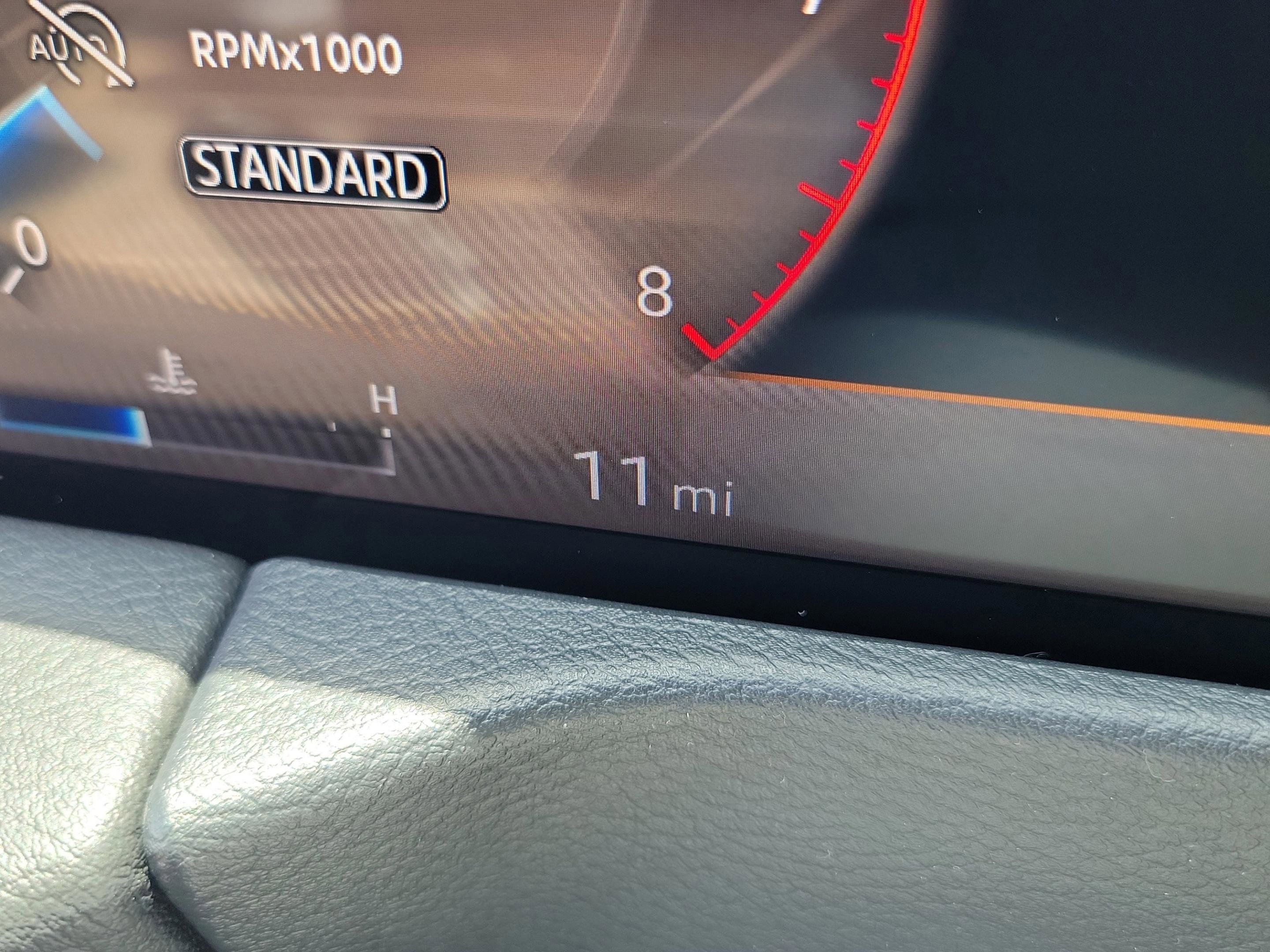 New 2025 Nissan Armada SL w/ Captain's Chari Seat Package image 30