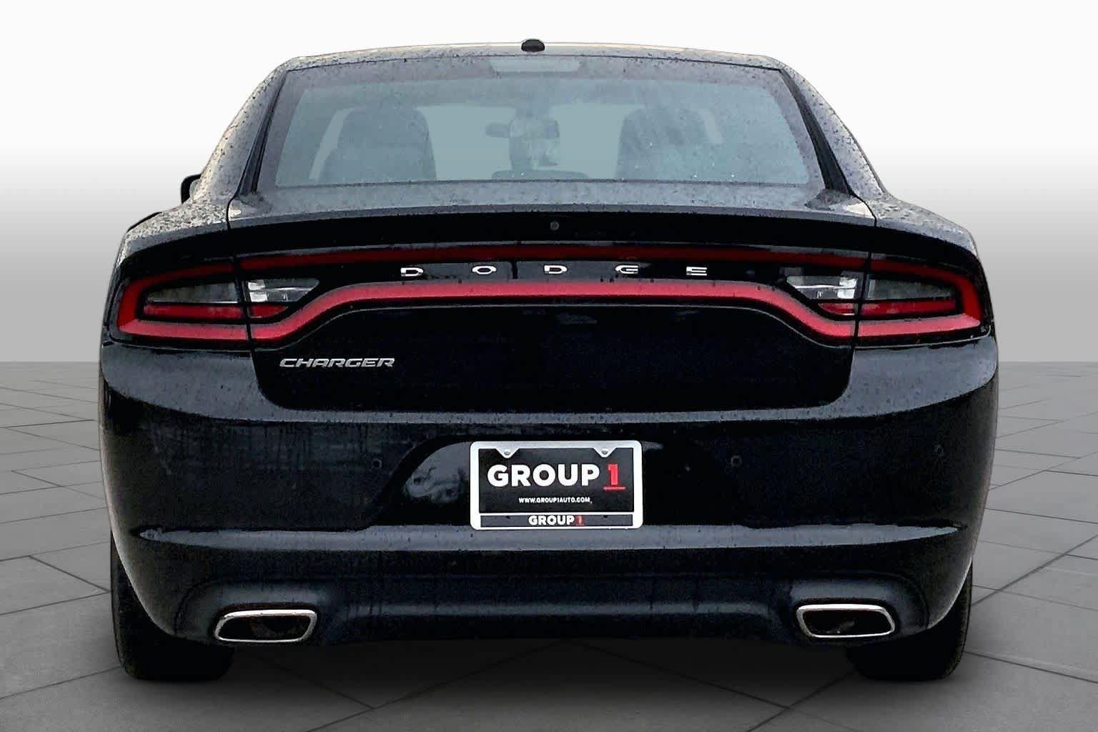 Used 2022 Dodge Charger SXT w/ Leather Interior Group RWD image 5