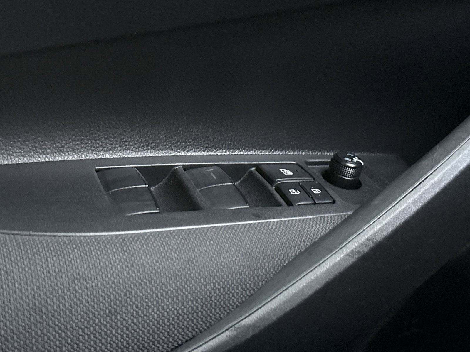 Used 2025 Toyota Corolla LE w/ Convenience Package image 11