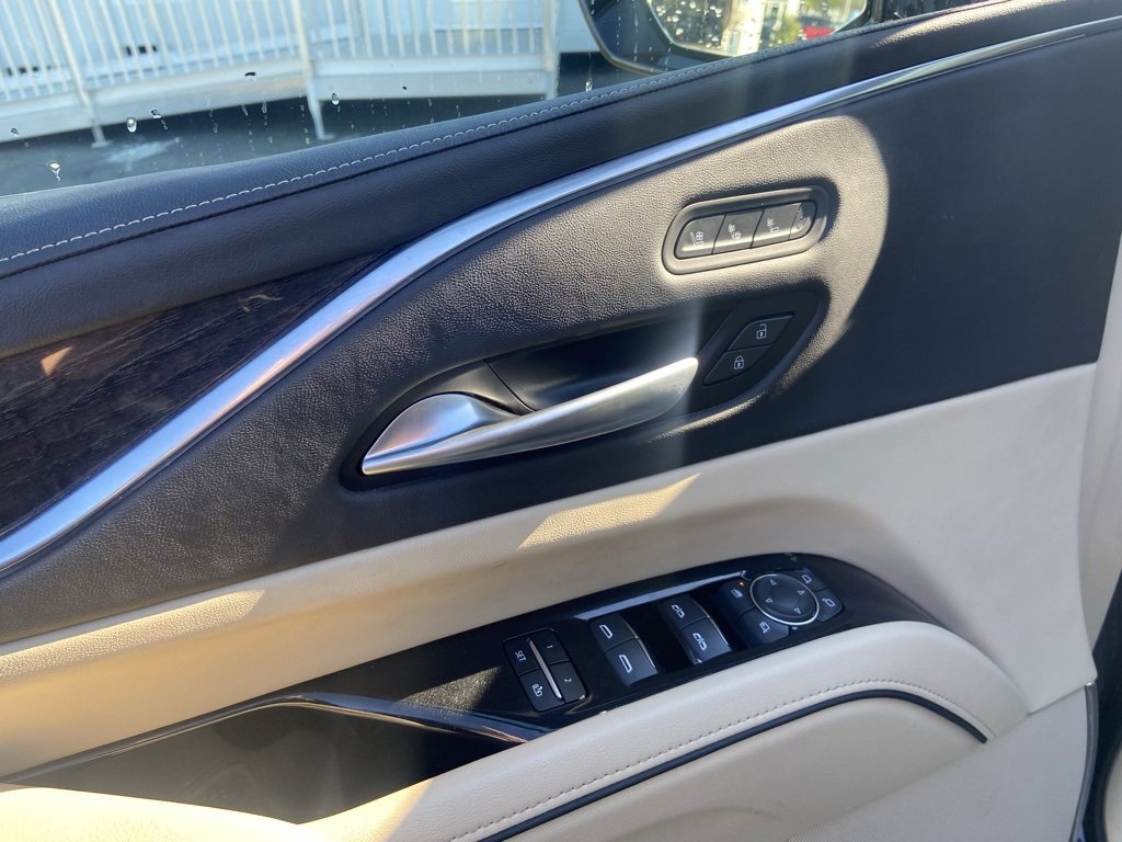 Used 2023 Cadillac Escalade Premium Luxury w/ Performance Package image 8