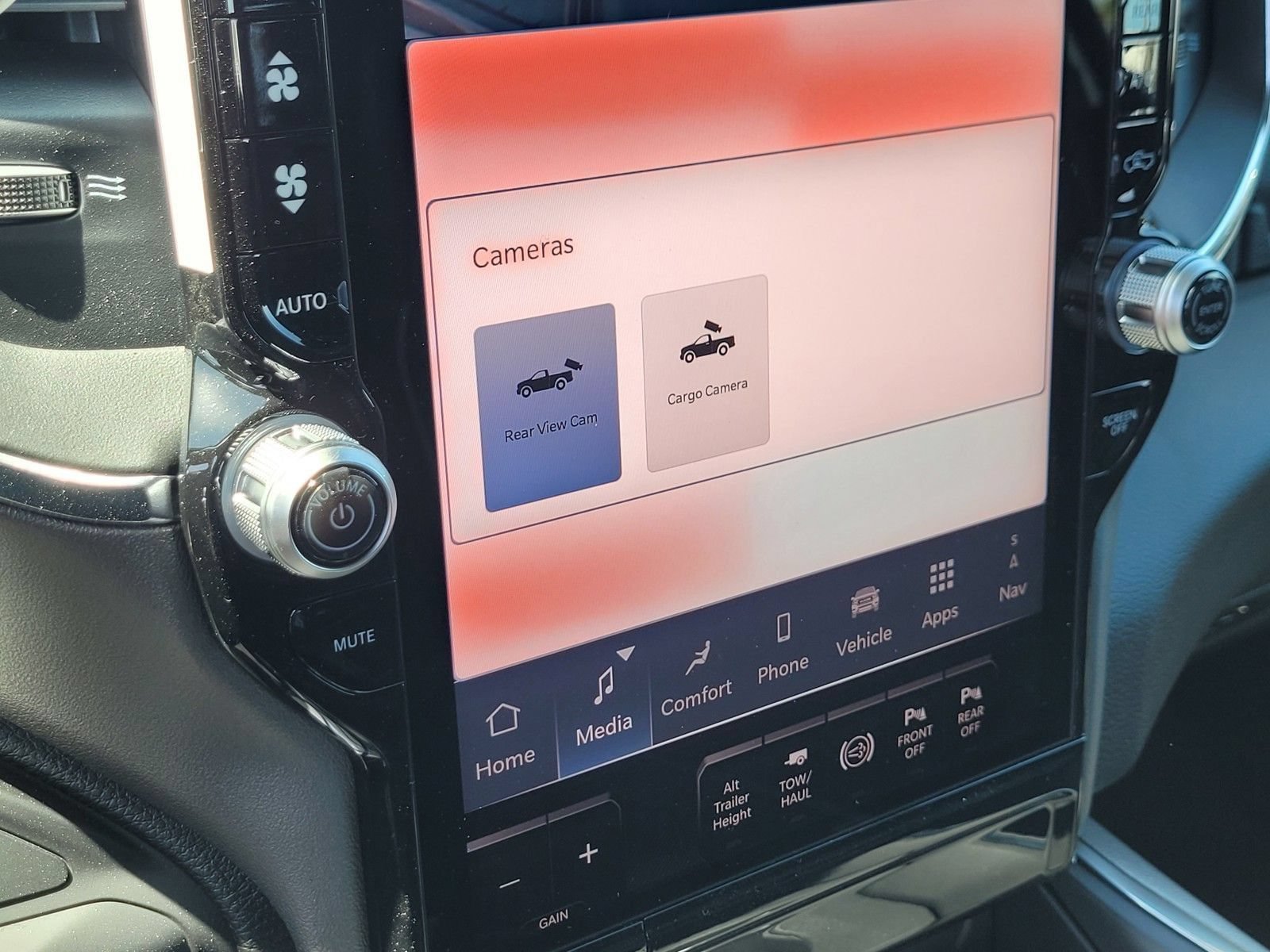 New 2026 RAM 2500 Laramie AWD/4WD image 17