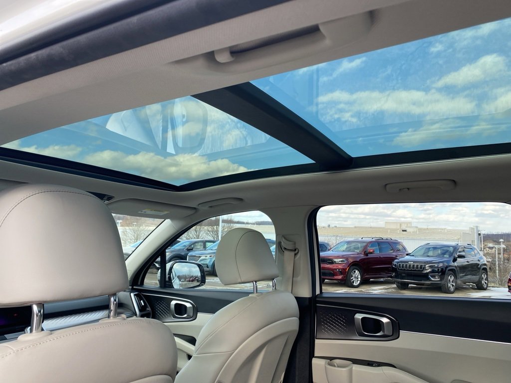 Used 2022 Kia Sorento EX w/ Panoramic Sunroof Package image 22