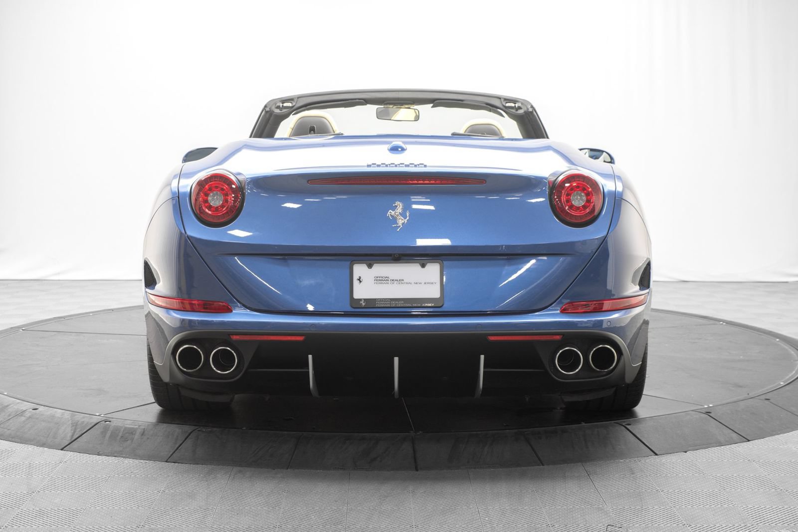 Used 2016 Ferrari California T RWD image 4