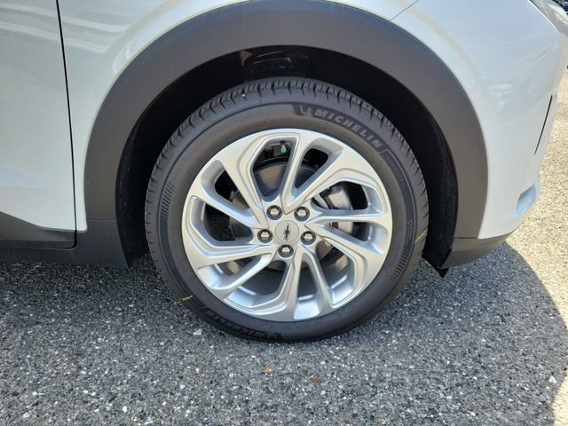 New 2027 Chevrolet Bolt LT FWD image 6