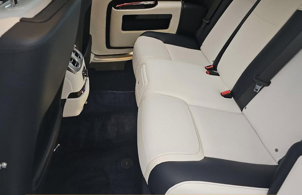 Used 2018 Rolls-Royce Ghost RWD image 4