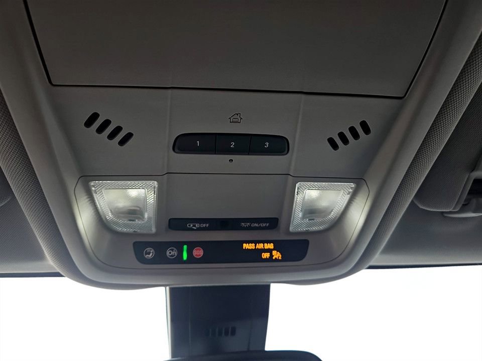 Used 2024 GMC Terrain SLT image 24