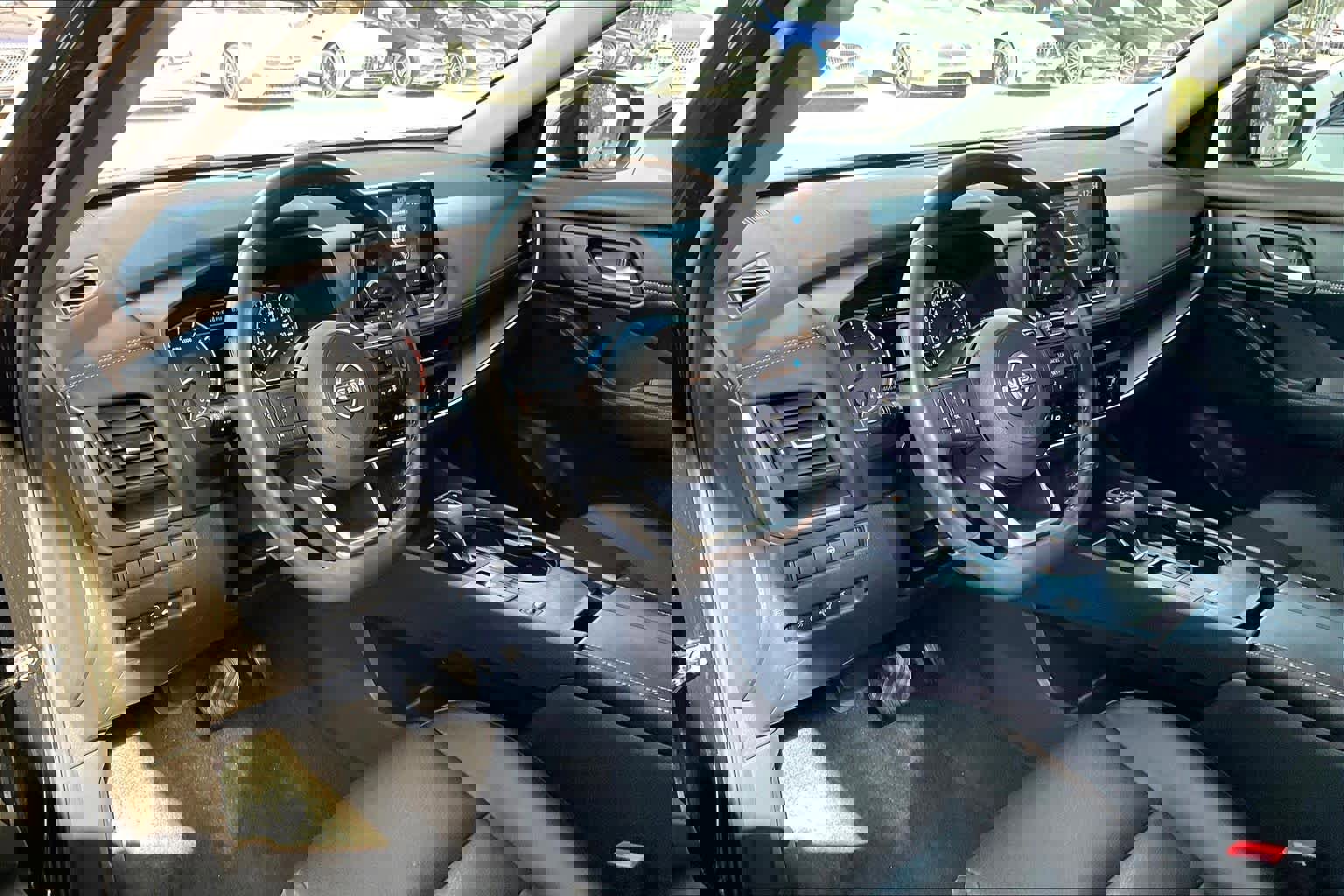 Used 2023 Nissan Rogue SV w/ SV Premium B Package image 17