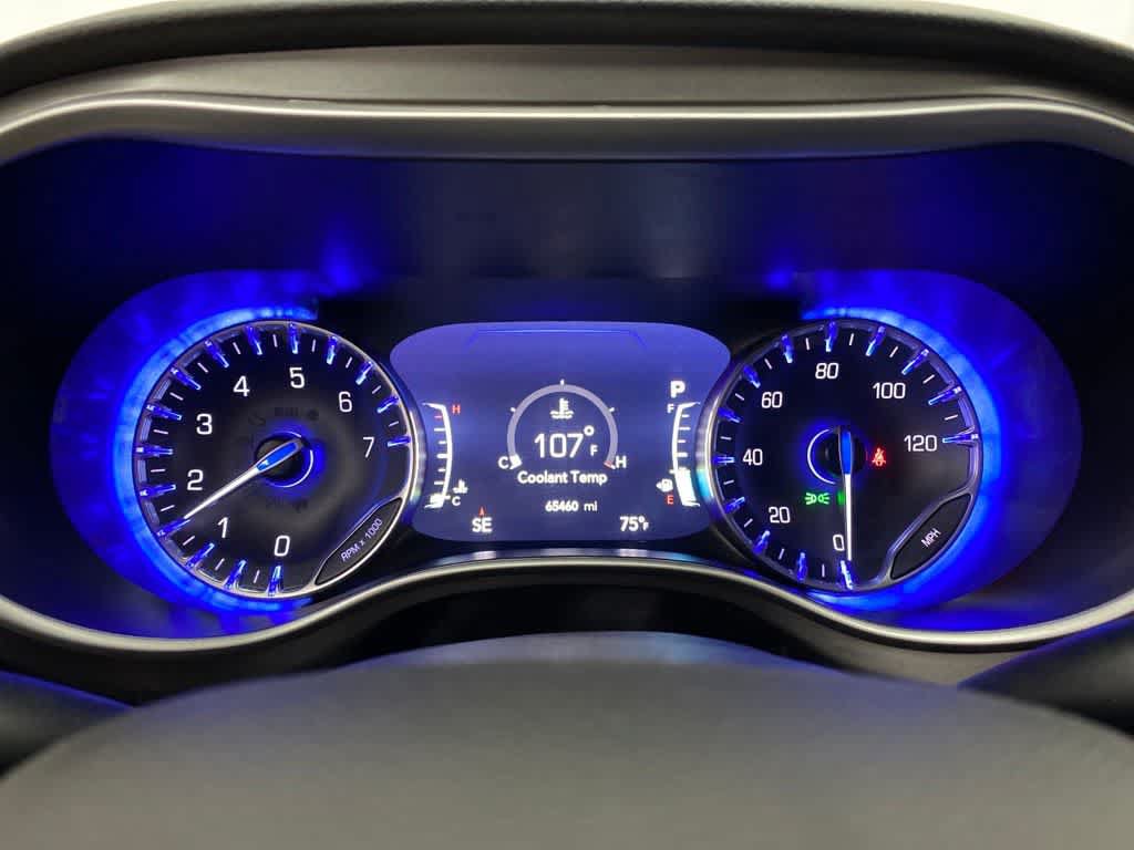 Used 2024 Chrysler Pacifica Touring-L FWD image 27