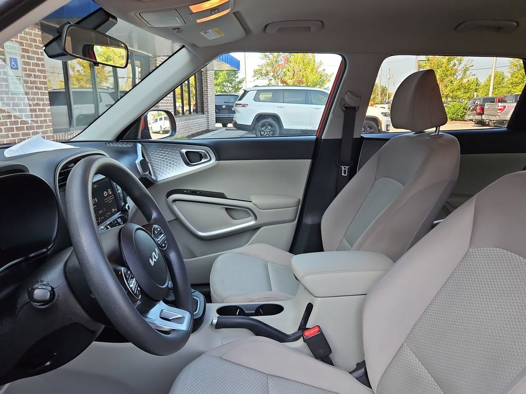 Used 2025 Kia Soul LX FWD image 19