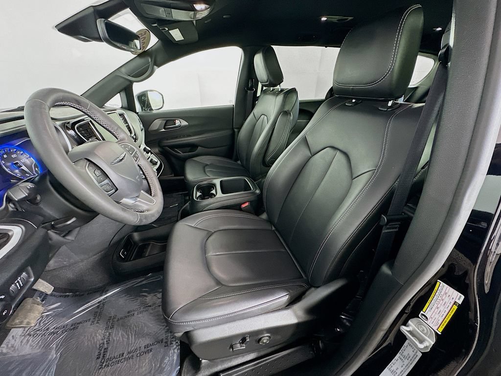 Used 2025 Chrysler Pacifica Select FWD image 28