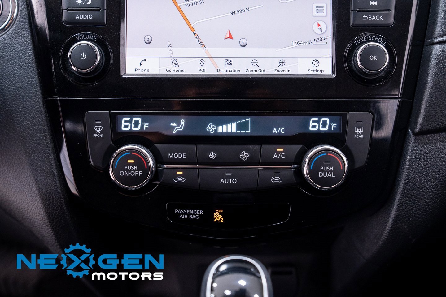 Used 2020 Nissan Rogue SV w/ Premium Package image 13