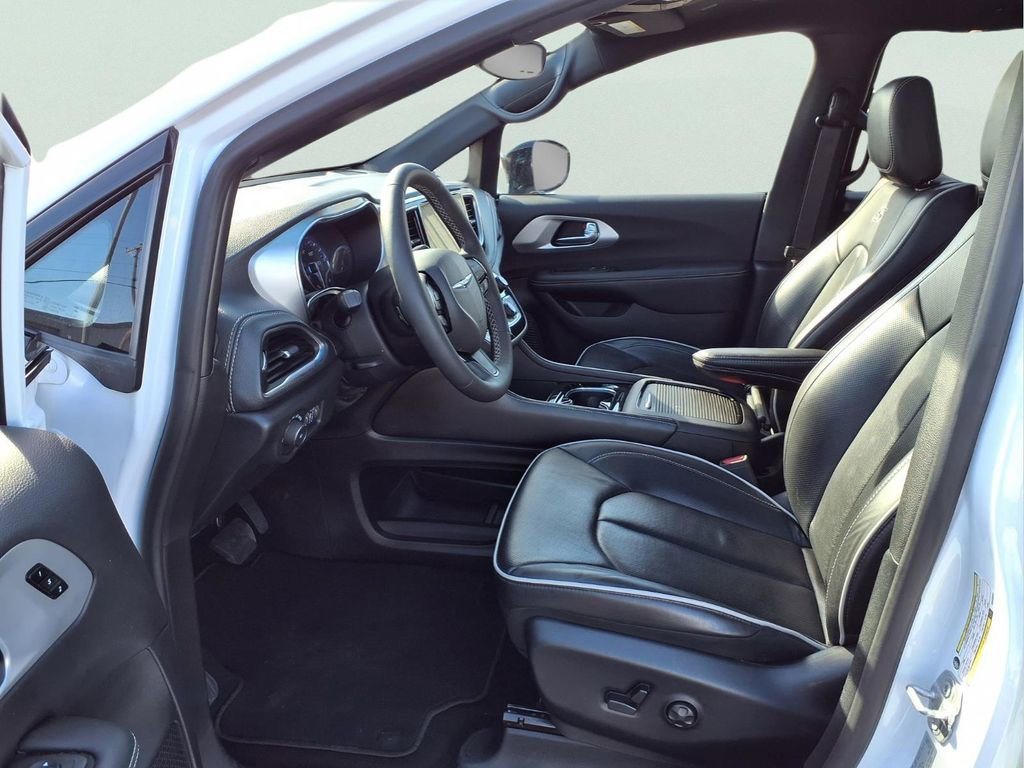 Used 2025 Chrysler Pacifica Limited FWD image 20
