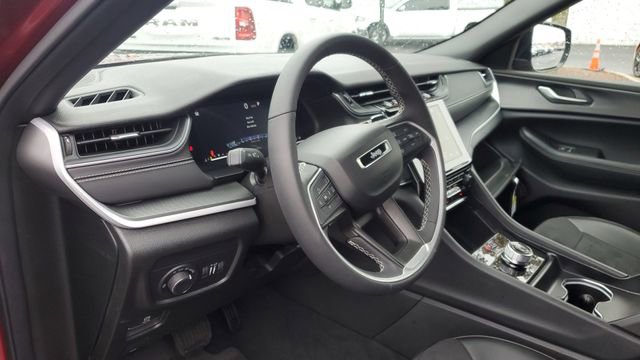 Certified 2024 Jeep Grand Cherokee L Altitude image 6