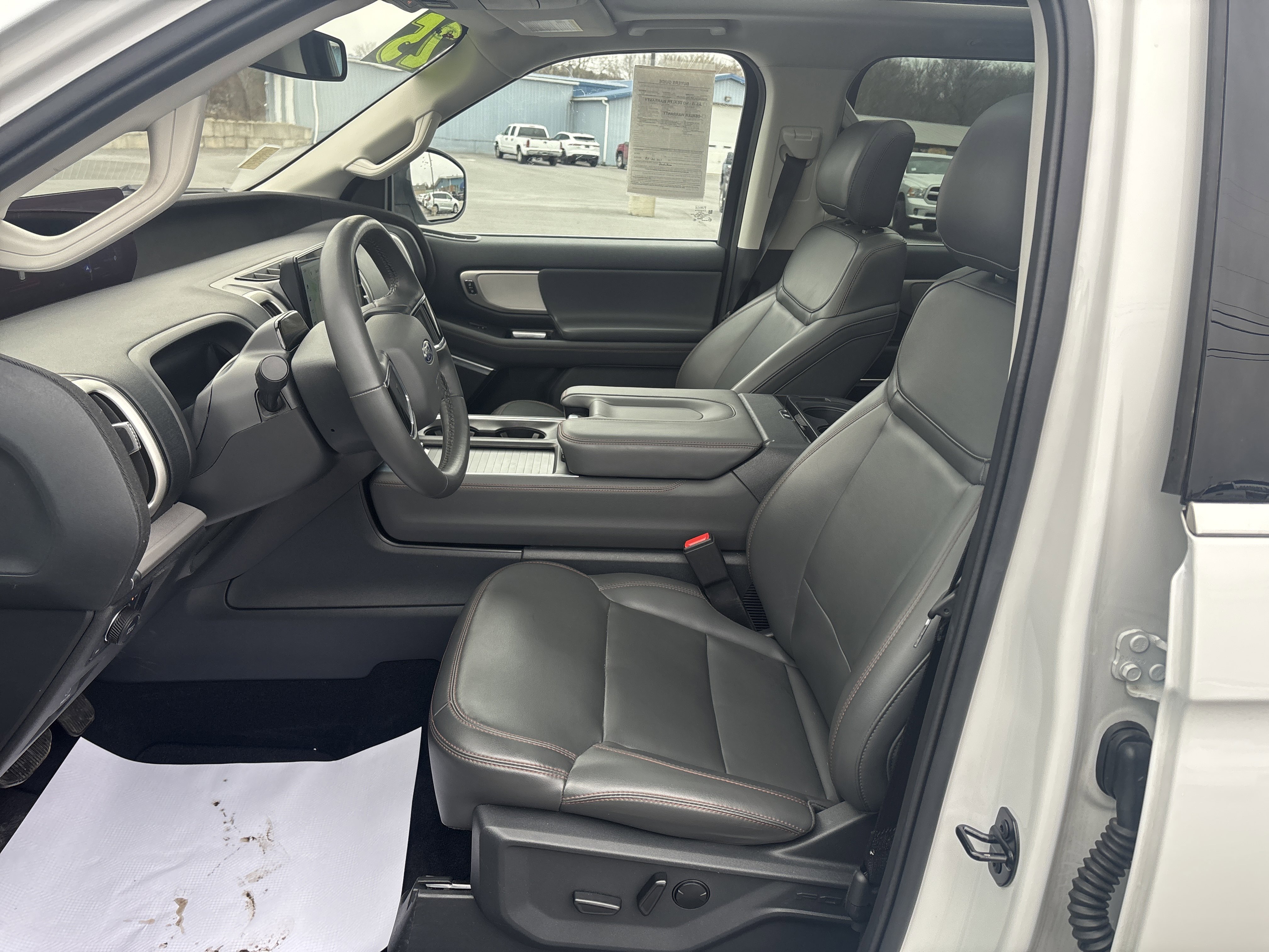 Used 2025 Ford Expedition Active image 12