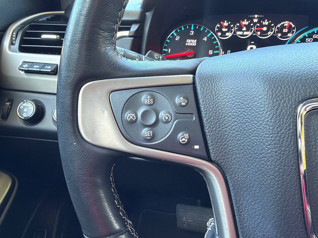 Used 2019 GMC Yukon Denali w/ Denali Ultimate Package AWD/4WD image 38