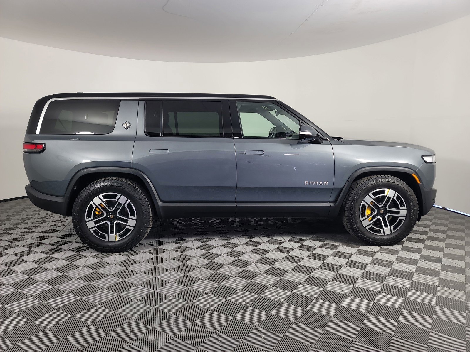 Used 2022 Rivian R1S Launch Edition image 6