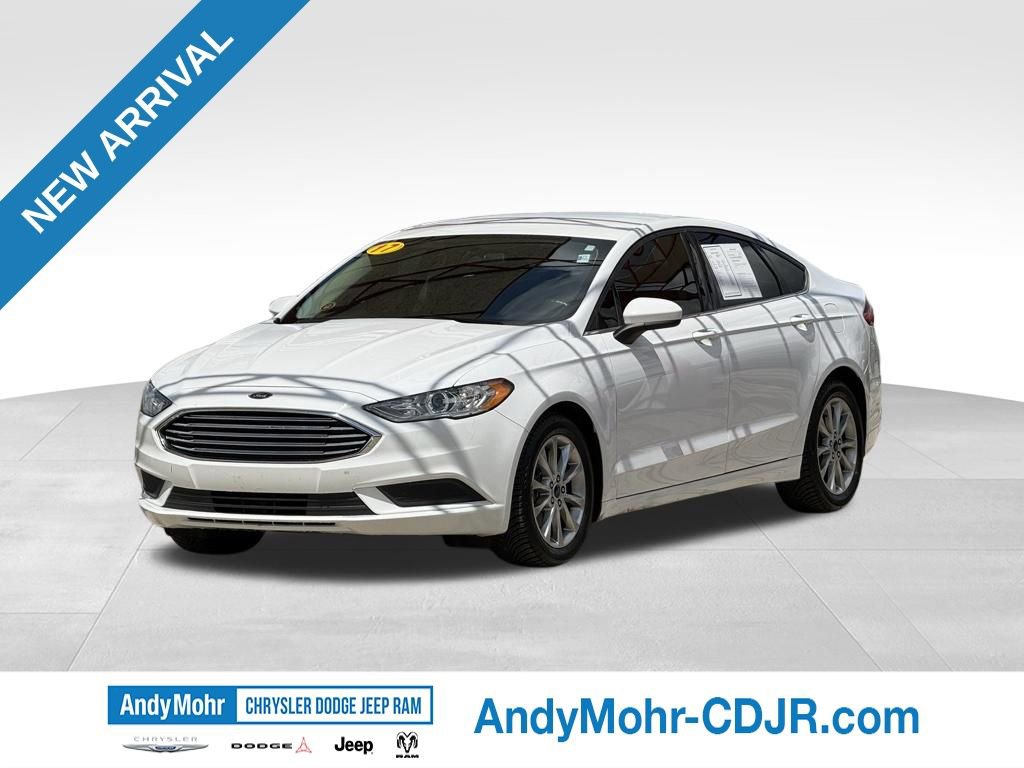 Used 2017 Ford Fusion SE w/ Fusion SE Technology Package FWD image 3