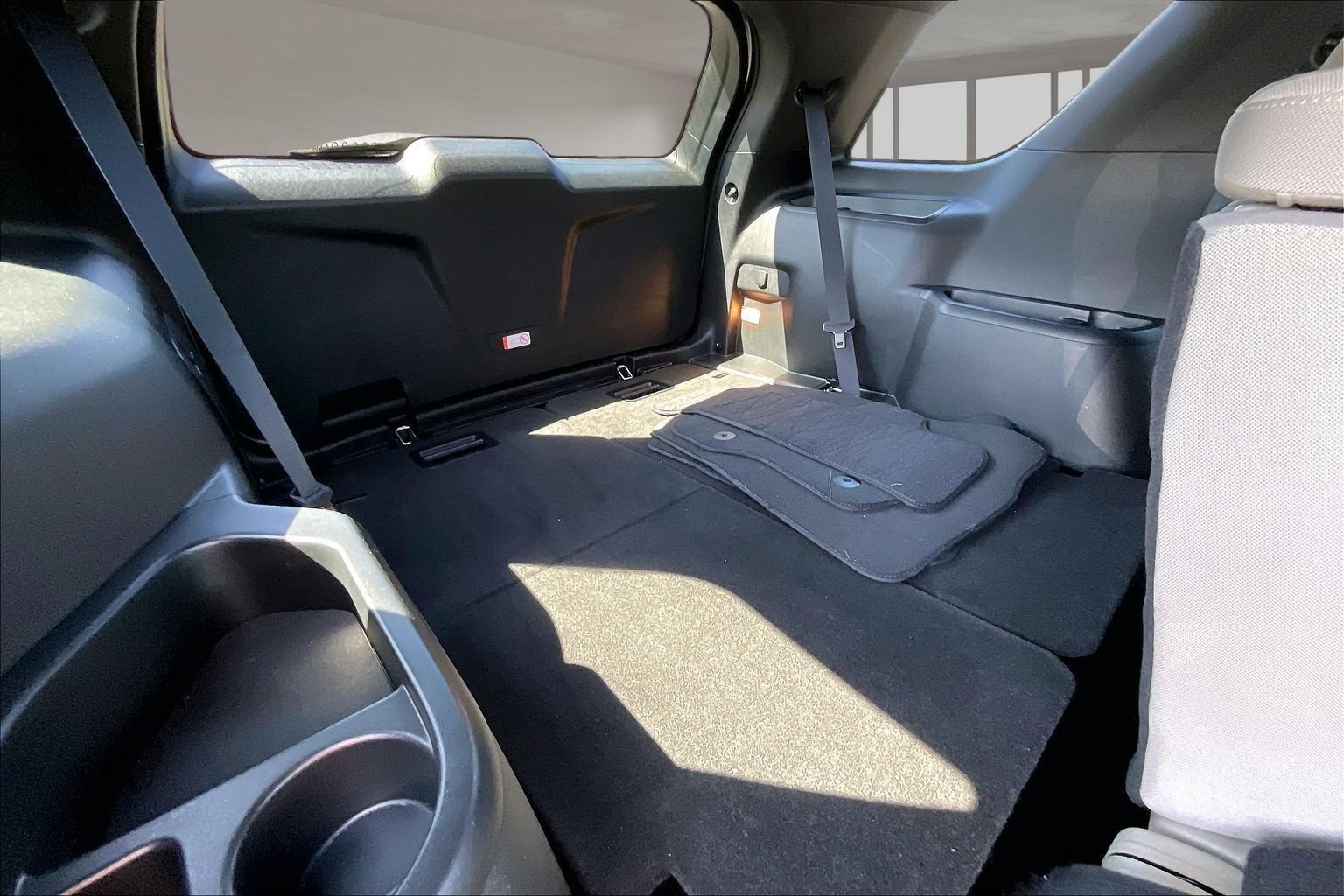 Used 2018 Ford Explorer XLT w/ Equipment Group 201A FWD image 26