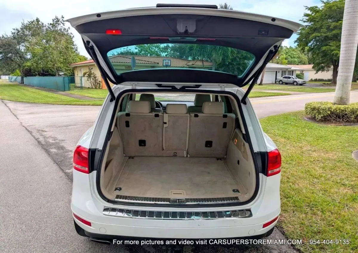 Used 2011 Volkswagen Touareg Sport image 80