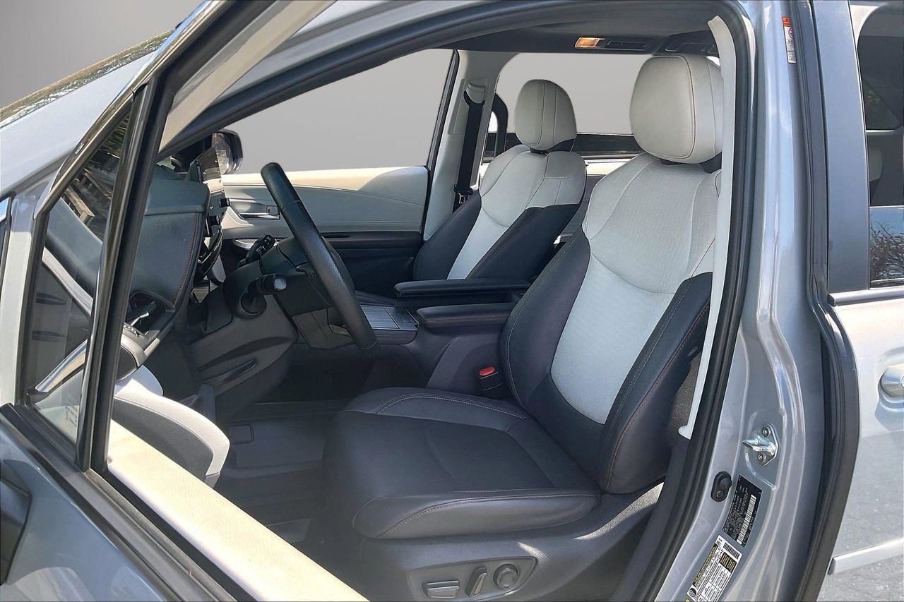 Used 2023 Toyota Sienna XSE image 22