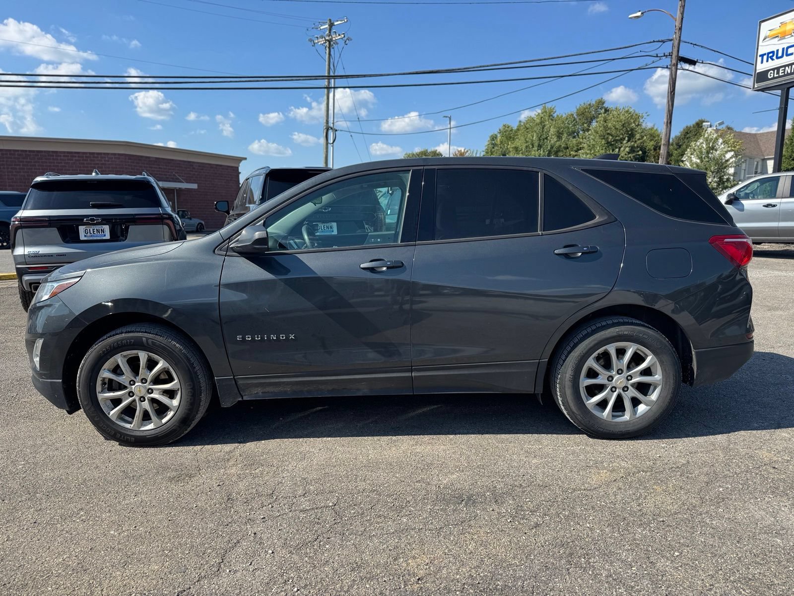 Used 2019 Chevrolet Equinox LS w/ LS Convenience Package AWD/4WD image 3
