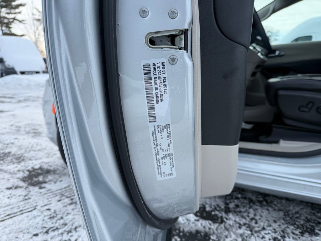 Used 2024 Chrysler Pacifica Touring-L image 31